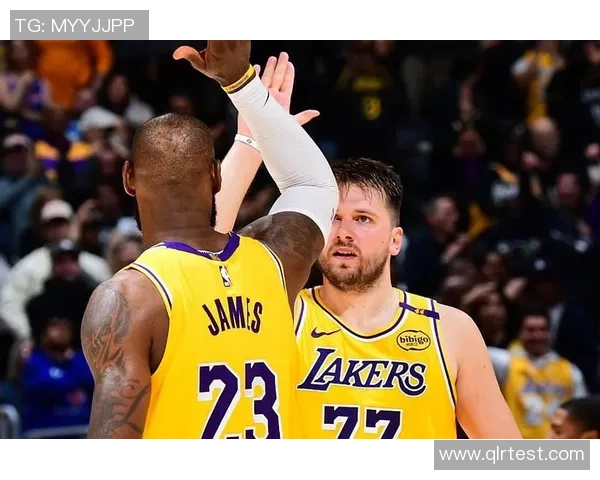 休斯敦火箭与尼克斯激战正酣谁能在NBA赛场上笑到最后