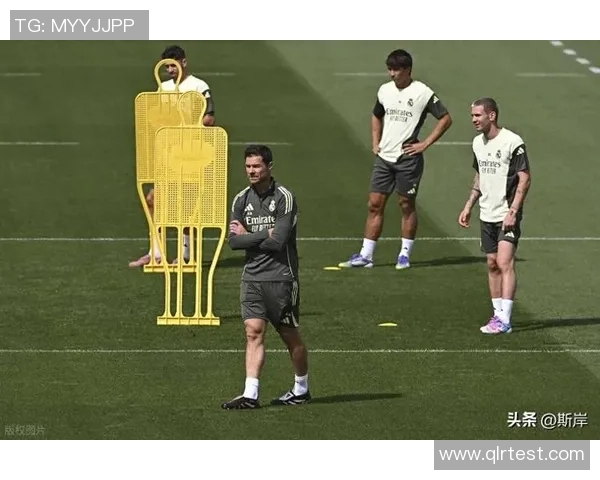 切尔达对阵皇马的激烈较量揭示了足球战术与团队协作的重要性 切尔达对阵皇马的激烈较量揭示了足球战术与团队协作的重要性