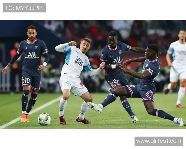 巴黎圣日耳曼对阵马赛比赛前瞻与胜负预测分析及关键球员表现解析 巴黎圣日耳曼对阵马赛比赛前瞻与胜负预测分析及关键球员表现解析